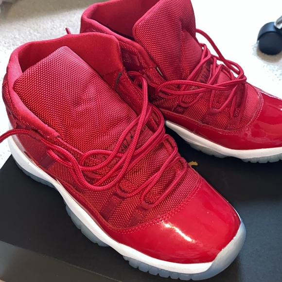 Air Jordan 11 Retro Win Like ‘96 - Picture 4 of 12